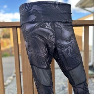 Women’s Size Large Victoria’s Secret Black Marble Athletic Leggings With Mesh